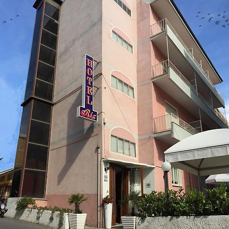 Hotel Riz Finale Ligure Exterior foto
