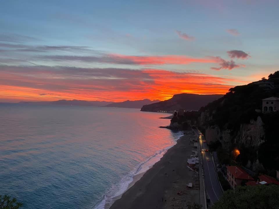Hotel Riz Finale Ligure Exterior foto